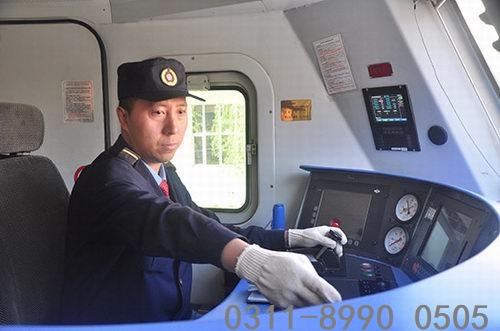鐵路學(xué)?；疖囁緳C(jī)專業(yè)學(xué)生怎么考司機(jī)證？