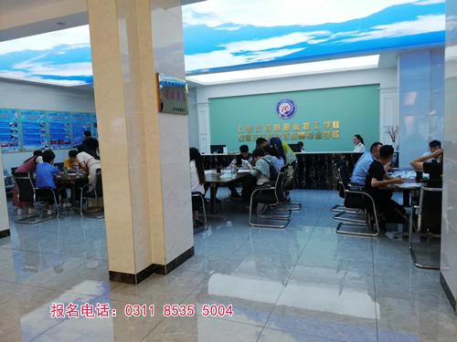 石家莊鐵路學(xué)校報(bào)名用本人到校嗎？