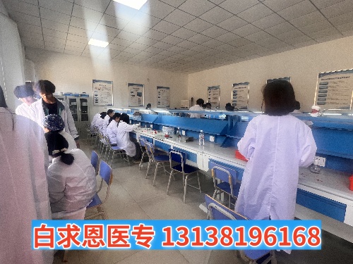 石家莊白求恩醫(yī)學中專學校多長時間放假一次？