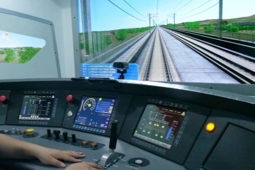 想當(dāng)火車司機(jī)？中專學(xué)歷也能報(bào)名！穩(wěn)定高薪 + 鐵飯碗！