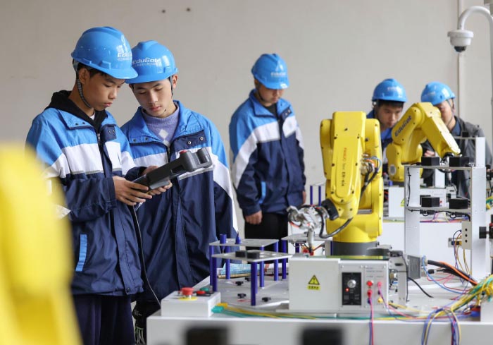 石家莊新鐵職業(yè)高級中學(xué)工業(yè)機器人技術(shù)應(yīng)用專業(yè)介紹