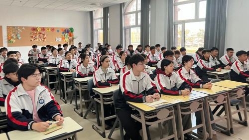 沒有報(bào)名中考能上石家莊東華鐵路學(xué)校嗎？